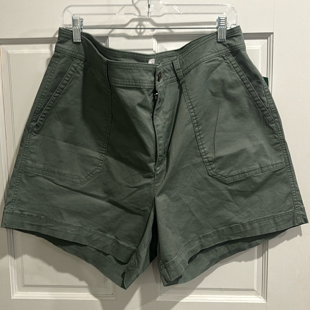 GAP women’s shorts